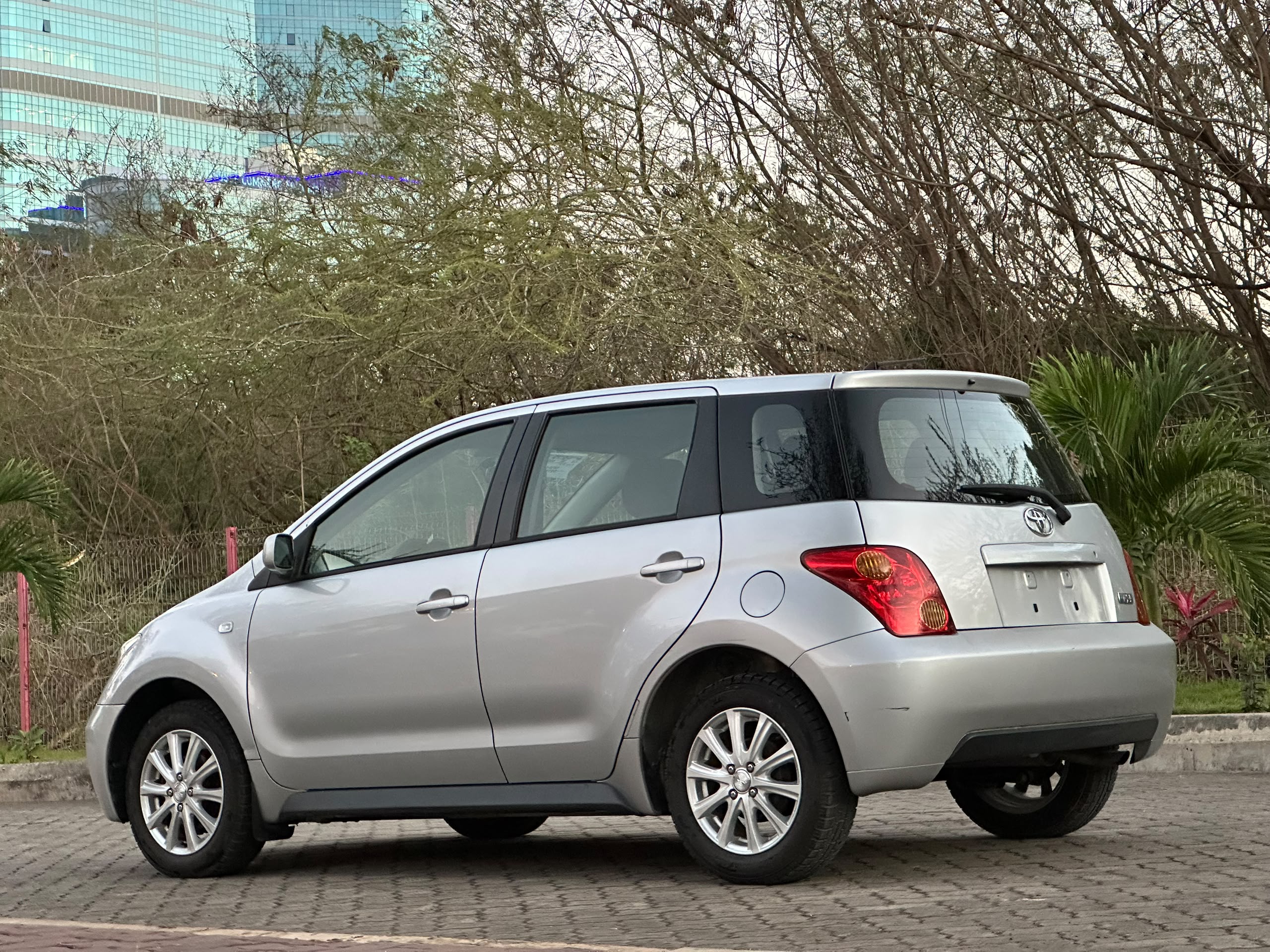 TOYOTA IST thumbnail 8